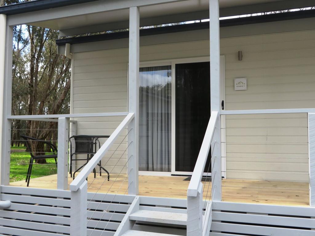 Yea Riverside Caravan Park Экстерьер фото